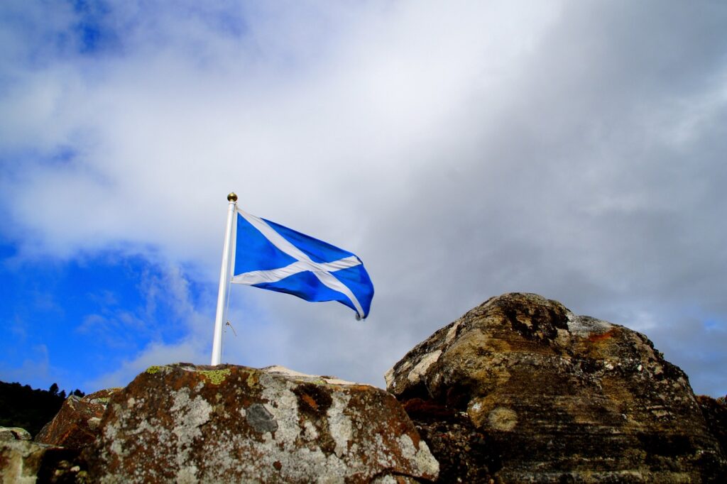 loch ness, urquhart castle, castle, ruin, nature, lake, urquhart, stone, scotland, sankt andreas, andreas cross, banner, flag, scottish
